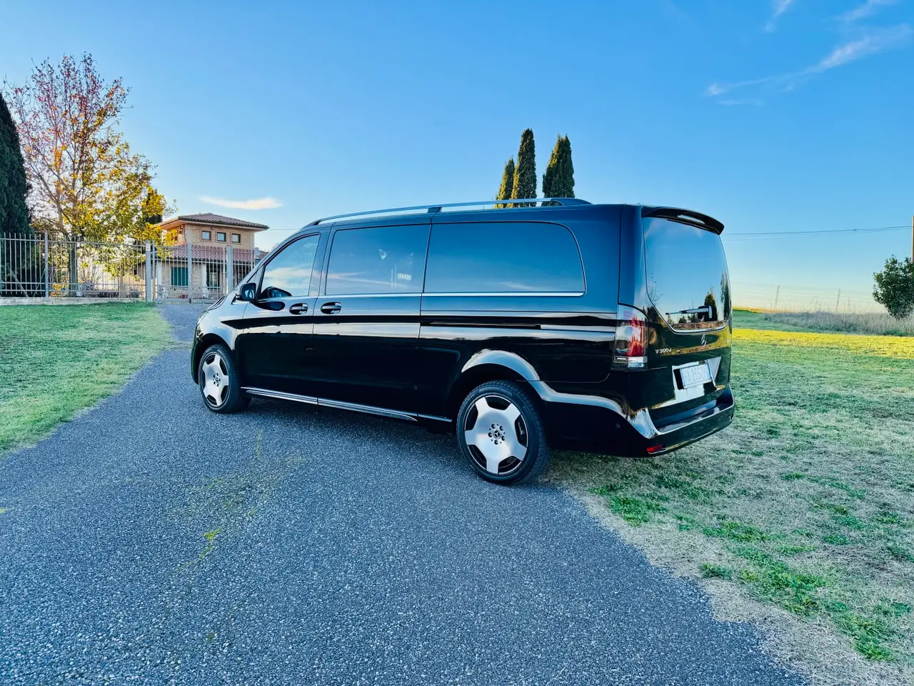 Mercedes Benz V300 4x4 XL Exclusive 7 seats 2025, extérieur — Monaco Super Car Rental, Monaco. Mercedes Benz V300 4x4 XL Exclusive 7 seats in Monaco La location d'un Mercedes Benz V300…