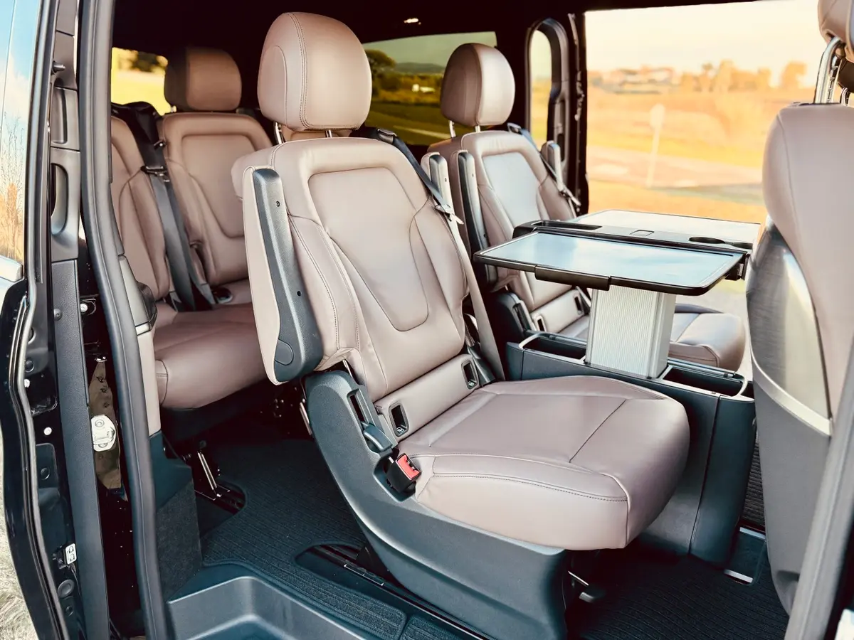 Mercedes Benz V300 4x4 XL Exclusive 7 seats 2025, vue arrière — Monaco Super Car Rental, Monaco. Mercedes Benz V300 4x4 XL Exclusive 7 seats in Monaco La location d'un Mercedes Benz V300…
