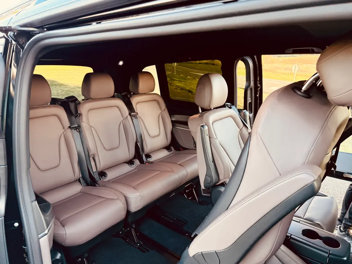 Mercedes Benz V300 4x4 XL Exclusive 7 seats 2025, intérieur — Monaco Super Car Rental, Monaco. Mercedes Benz V300 4x4 XL Exclusive 7 seats in Monaco La location d'un Mercedes Benz V300…