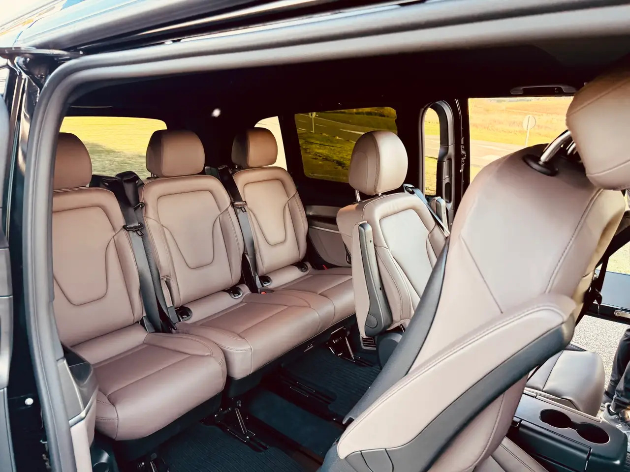 Mercedes Benz V300 4x4 XL Exclusive 7 seats 2025, intérieur — Monaco Super Car Rental, Monaco. Mercedes Benz V300 4x4 XL Exclusive 7 seats in Monaco La location d'un Mercedes Benz V300…