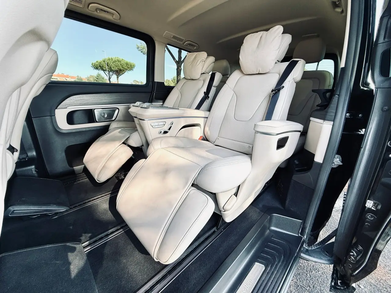 Mercedes Benz V300 4x4 XL VIP (Captain, 7 seat) 2025, extérieur — Monaco Super Car Rental, Monaco. Mercedes Benz V300 4x4 XL VIP (Captain, 7 seat) in Monaco La location du Mercedes Benz…