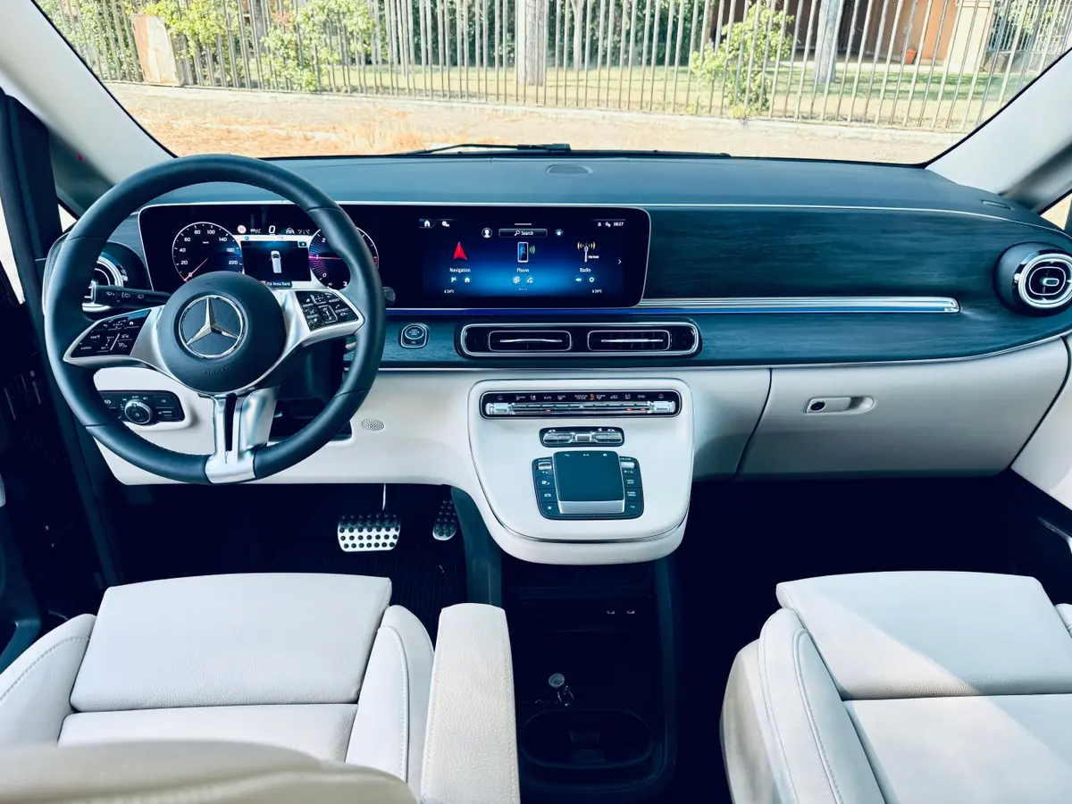 Mercedes Benz V300 4x4 XL VIP (Captain, 7 seat) 2025, vue arrière — Monaco Super Car Rental, Monaco. Mercedes Benz V300 4x4 XL VIP (Captain, 7 seat) in Monaco La location du Mercedes Benz…