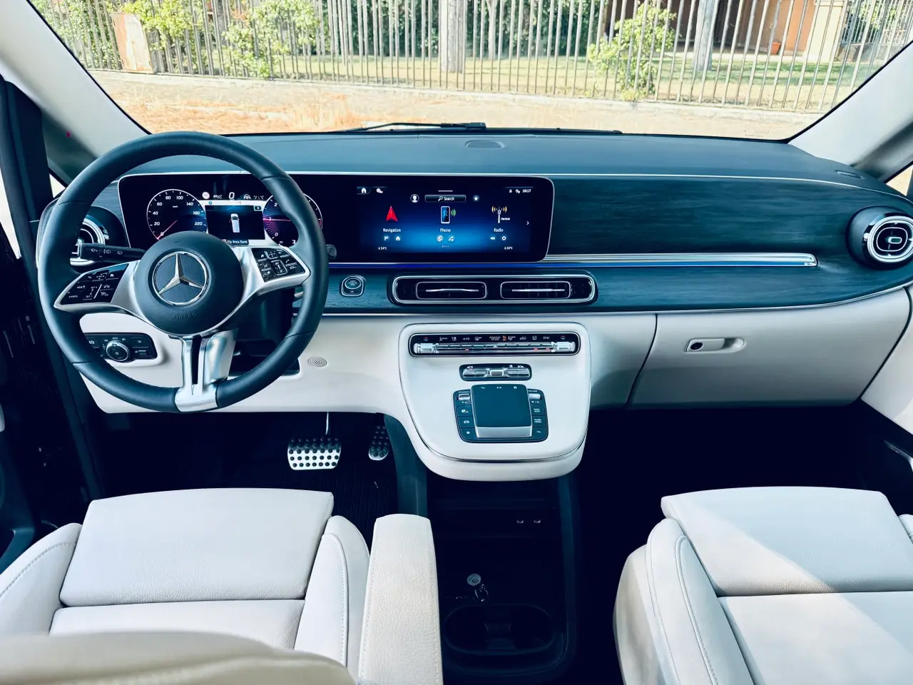 Mercedes Benz V300 4x4 XL VIP (Captain, 7 seat) 2025, vue arrière — Monaco Super Car Rental, Monaco. Mercedes Benz V300 4x4 XL VIP (Captain, 7 seat) in Monaco La location du Mercedes Benz…