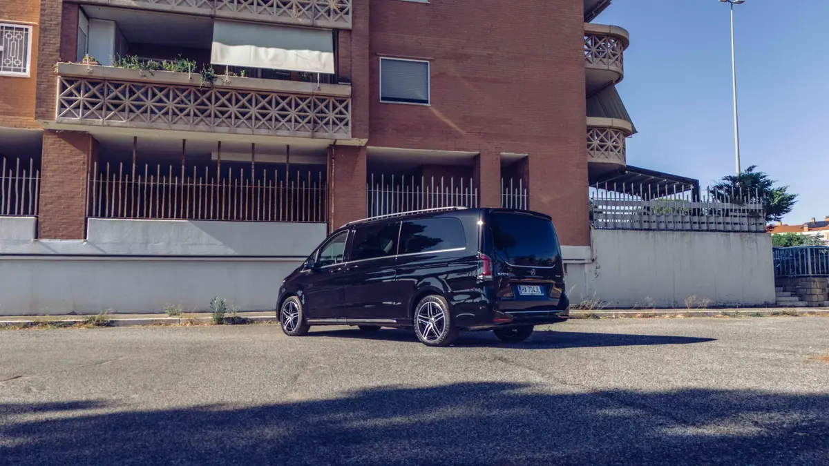 Mercedes Benz V300 4x4 XL VIP (Captain, 7 seat) 2025, intérieur — Monaco Super Car Rental, Monaco. Mercedes Benz V300 4x4 XL VIP (Captain, 7 seat) in Monaco La location du Mercedes Benz…