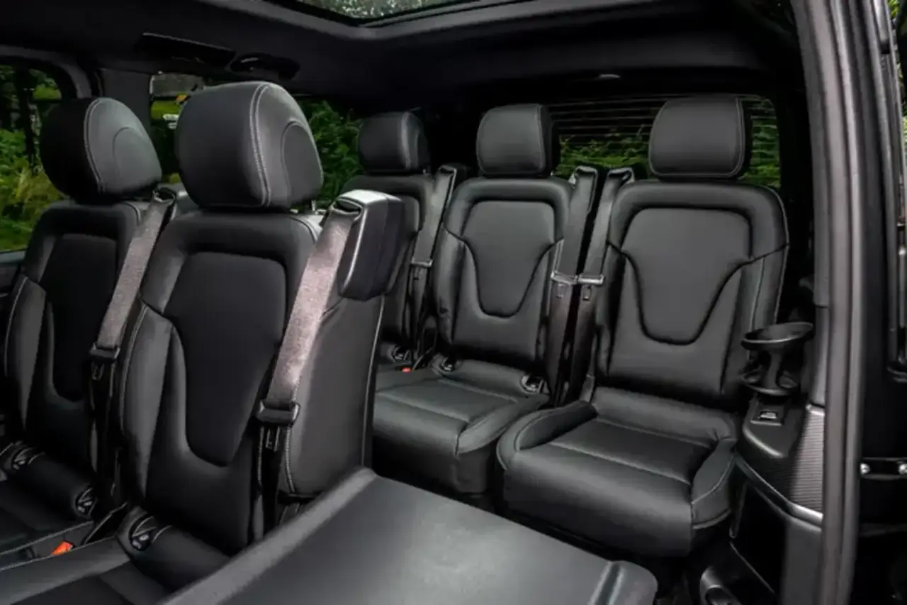 Mercedes Benz V300 8 seats 2025, exterior — Monaco Super Car Rental, Mónaco. Mercedes Benz V300 8 seats en Mónaco El alquiler del Mercedes Benz V300 8 seats en Mónaco…