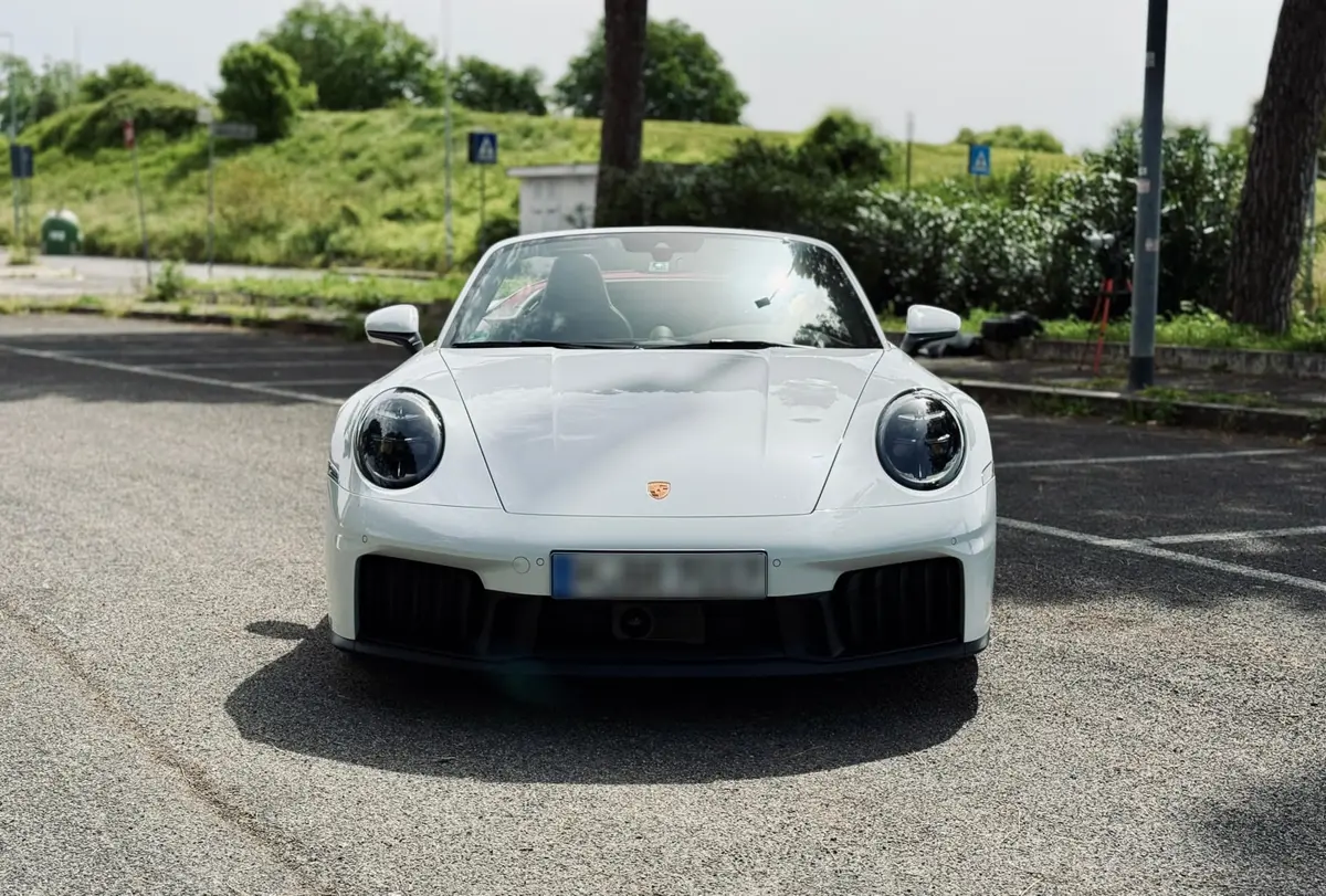 Porsche 992.2 Carrera 4 GTS Cabrio 2025, extérieur — Monaco Super Car Rental, Monaco. Porsche 992.2 Carrera 4 GTS Cabrio in Monaco La location d'une Porsche 992.2 Carrera 4…