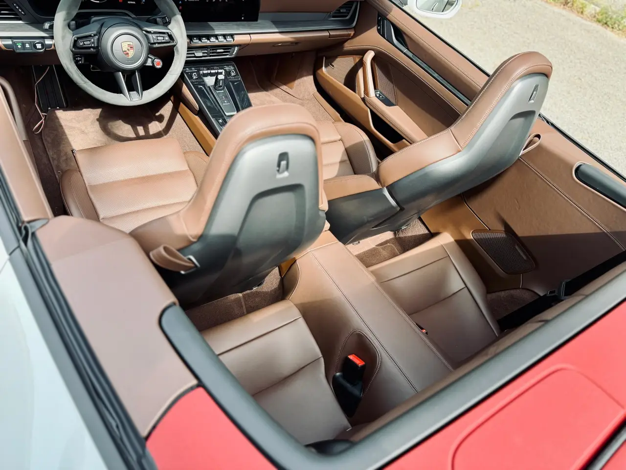 Porsche 992.2 Carrera 4 GTS Cabrio 2025, profil latéral — Monaco Super Car Rental, Monaco. Porsche 992.2 Carrera 4 GTS Cabrio in Monaco La location d'une Porsche 992.2 Carrera 4…
