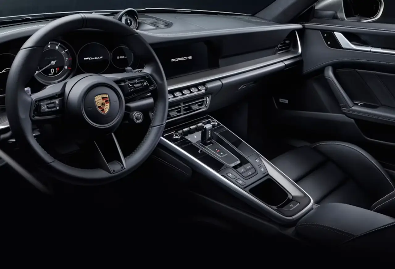 Porsche 992 Carrera 4 GTS Cabrio 2024, extérieur — Monaco Super Car Rental, Monaco. Porsche 992 Carrera 4 GTS Cabrio in Monaco La location d'une Porsche 992 Carrera 4 GTS…