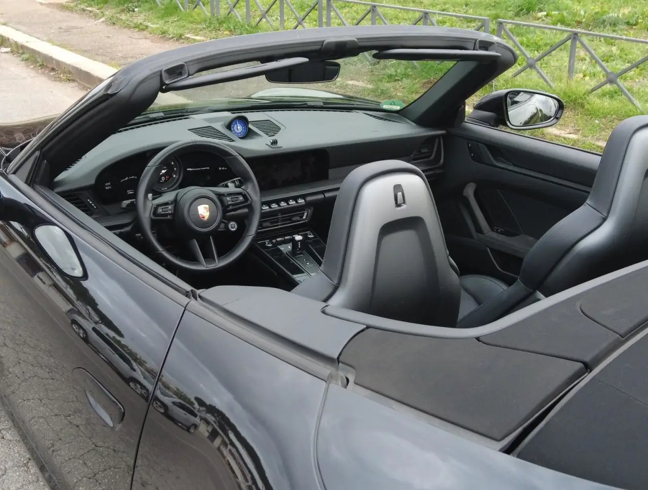 Porsche 992 Carrera 4 GTS Cabrio 2024, intérieur — Monaco Super Car Rental, Monaco. Porsche 992 Carrera 4 GTS Cabrio in Monaco La location d'une Porsche 992 Carrera 4 GTS…