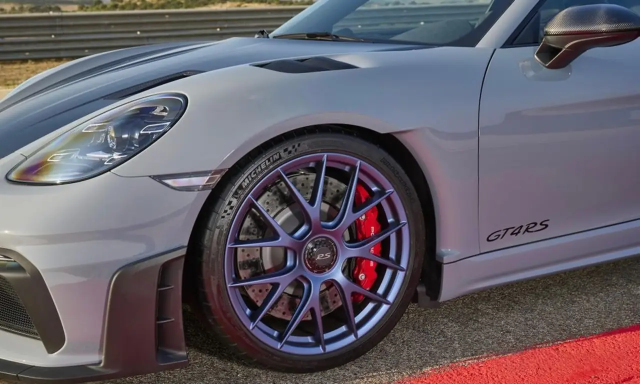 Porsche GT4 RS 2024, vue avant — Monaco Super Car Rental, Monaco. Porsche GT4 RS in Monaco La location d'une Porsche GT4 RS à Monaco donne accès à un…