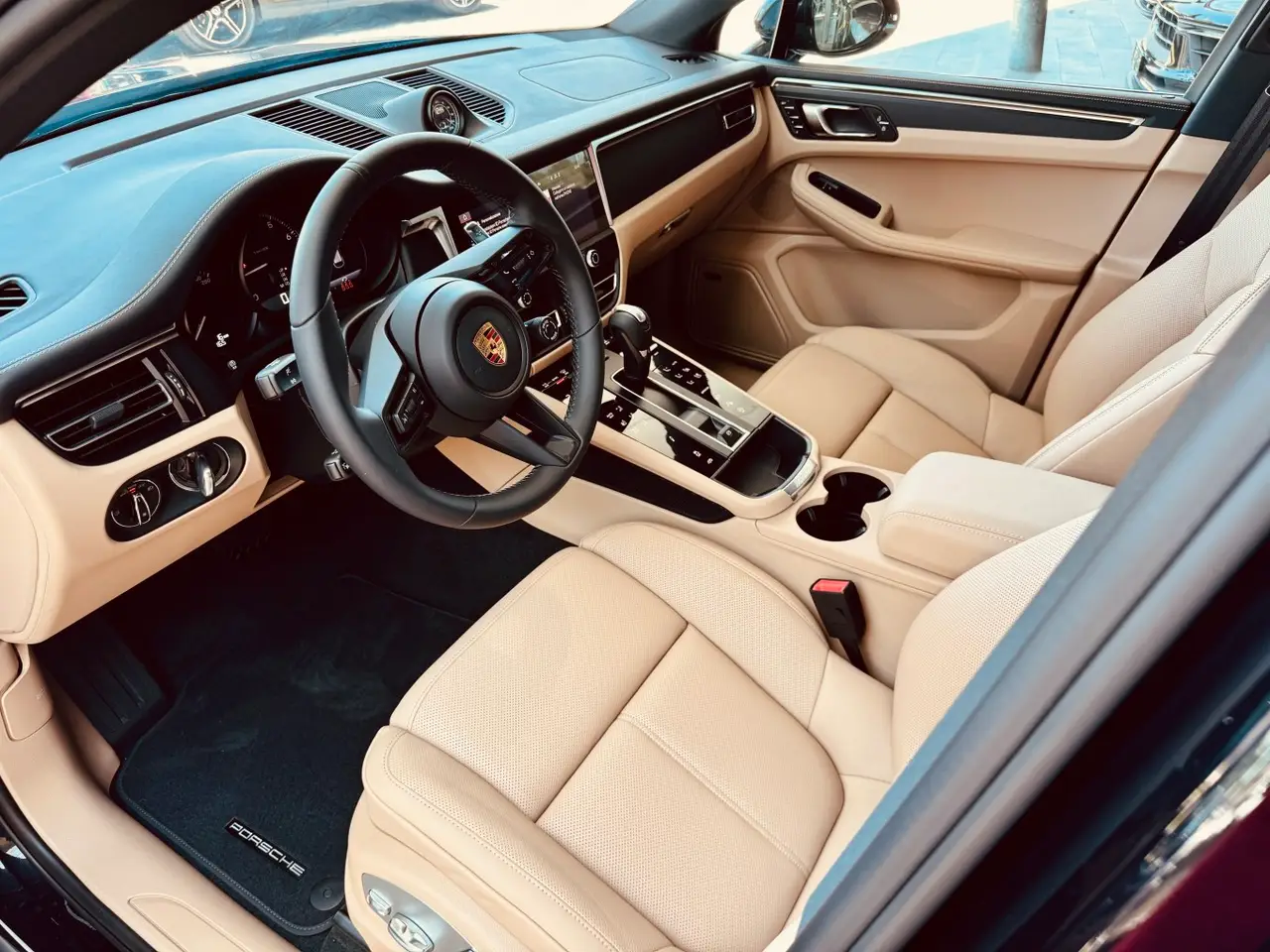 Porsche Macan 2024, vue avant — Monaco Super Car Rental, Monaco. Porsche Macan in Monaco La location d'un Porsche Macan à Monaco met à votre disposition…
