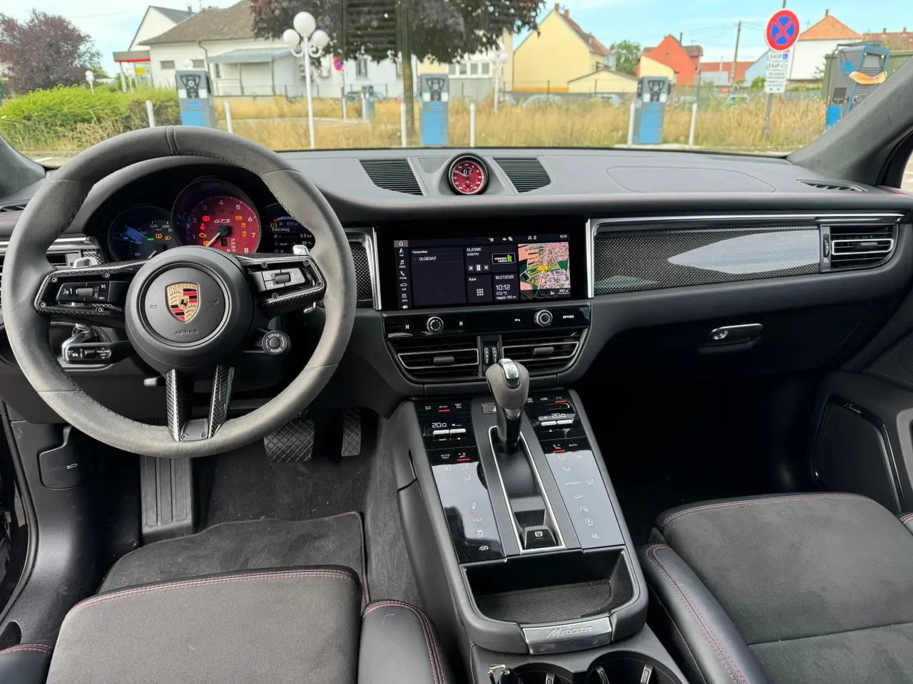 Porsche Macan GTS 2024, extérieur — Monaco Super Car Rental, Monaco. Porsche Macan GTS in Monaco Opter pour la location d'un Porsche Macan GTS à Monaco met à…
