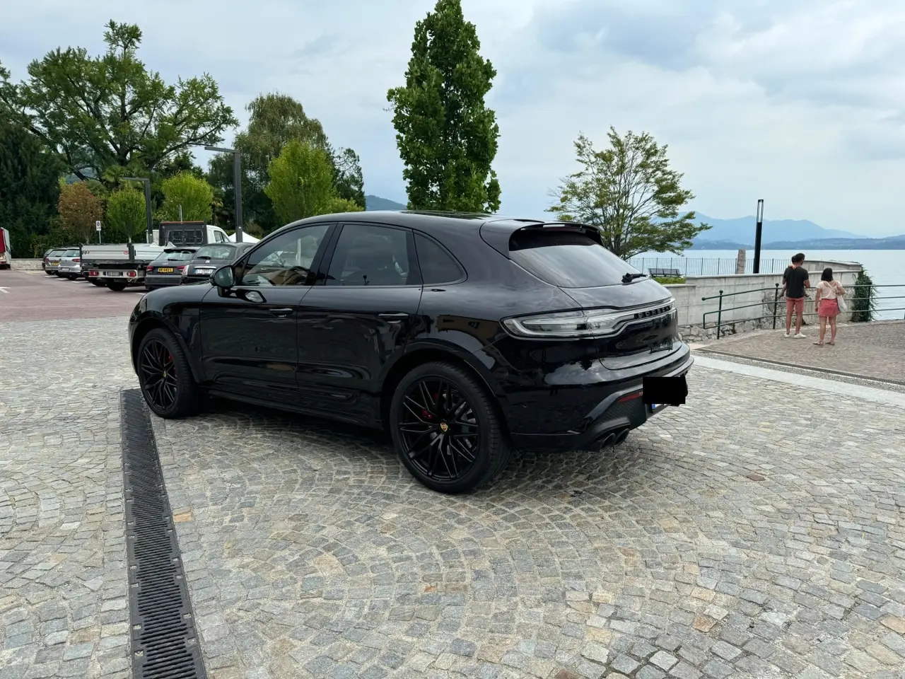 Porsche Macan GTS 2024, vue avant — Monaco Super Car Rental, Monaco. Porsche Macan GTS in Monaco Opter pour la location d'un Porsche Macan GTS à Monaco met à…