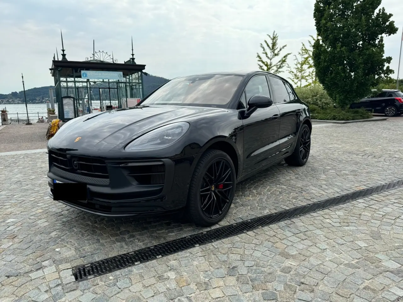 Porsche Macan GTS 2024, vue arrière — Monaco Super Car Rental, Monaco. Porsche Macan GTS in Monaco Opter pour la location d'un Porsche Macan GTS à Monaco met à…