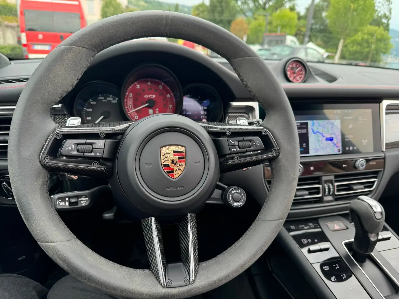 Porsche Macan GTS 2024, intérieur — Monaco Super Car Rental, Monaco. Porsche Macan GTS in Monaco Opter pour la location d'un Porsche Macan GTS à Monaco met à…