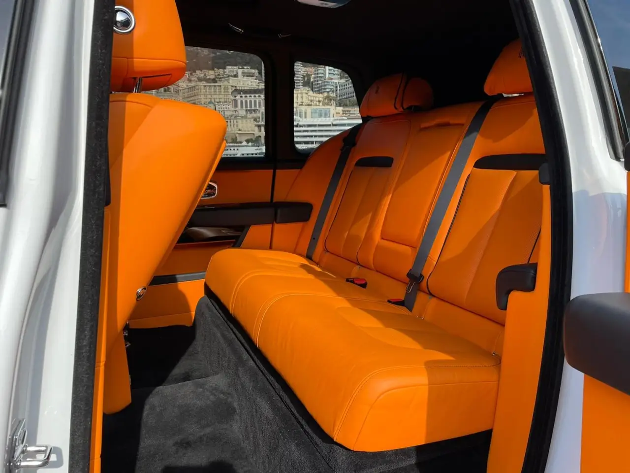 Rolls-Royce Cullinan 2022, vue avant — Monaco Super Car Rental, Monaco. Rolls-Royce Cullinan in Monaco La location d'une Rolls-Royce Cullinan à Monaco met à…