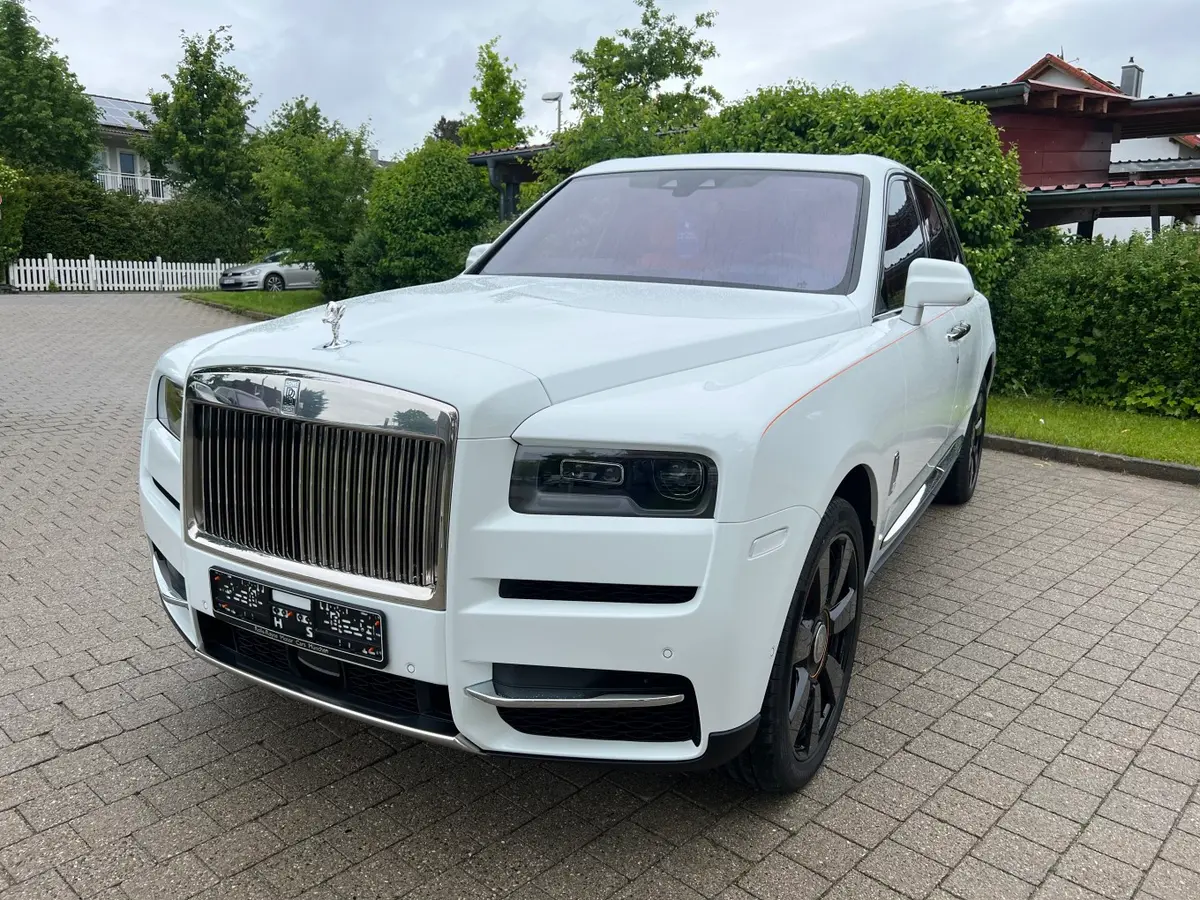 Rolls-Royce Cullinan 2022, tableau de bord — Monaco Super Car Rental, Monaco. Rolls-Royce Cullinan in Monaco La location d'une Rolls-Royce Cullinan à Monaco met à…