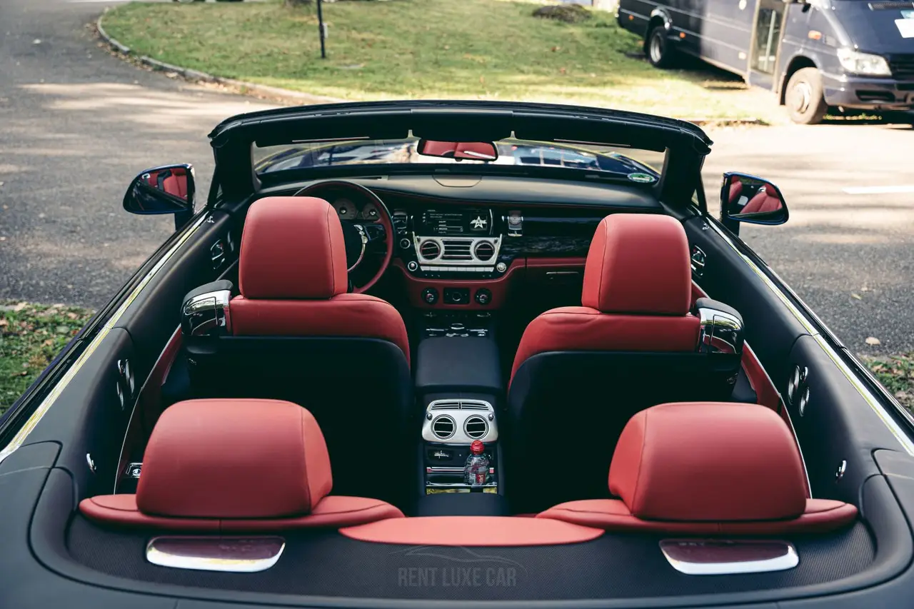 Rolls-Royce Dawn 2022, tableau de bord — Monaco Super Car Rental, Monaco. Rolls-Royce Dawn in Monaco La location d'une Rolls-Royce Dawn à Monaco met à votre…