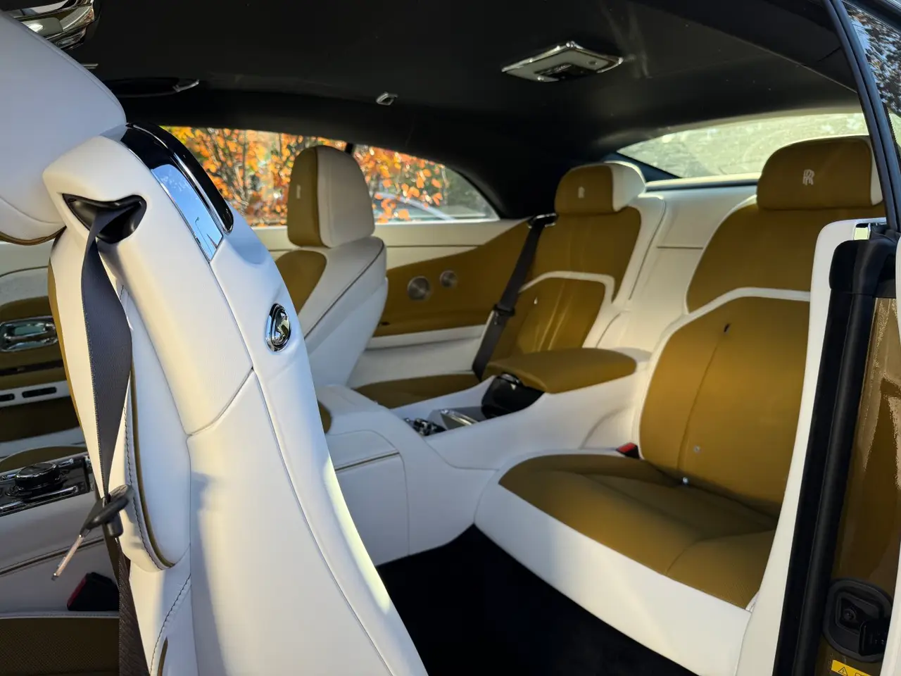 Rolls-Royce Spectre 2024, intérieur — Monaco Super Car Rental, Monaco. Rolls-Royce Spectre in Monaco Opter pour la location d'une Rolls-Royce Spectre à Monaco…
