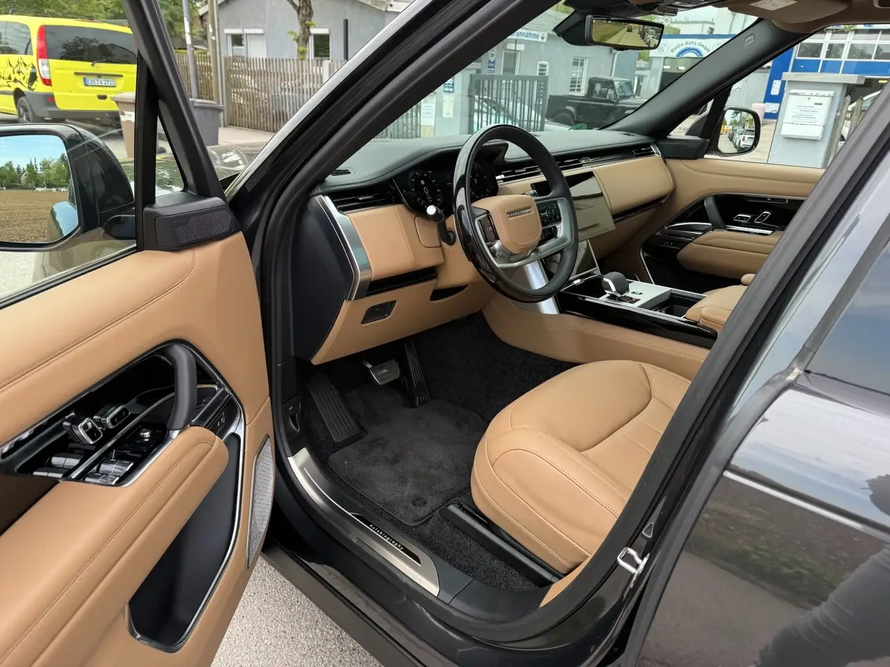 Rover Range Rover Autobiography D350 7s 2025, vue avant — Monaco Super Car Rental, Monaco. Rover Range Rover Autobiography D350 7s in Monaco La location d'un Rover Range Rover…