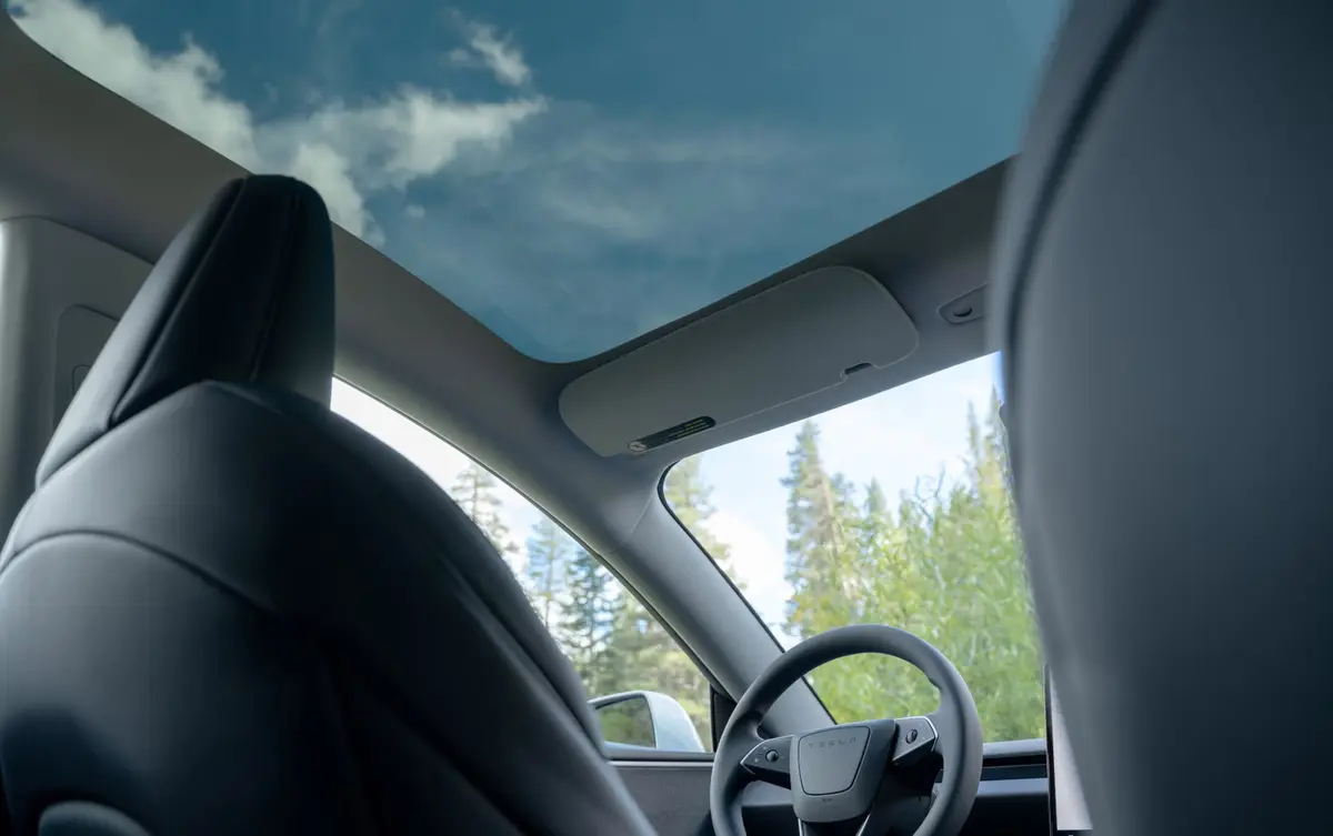 Tesla Model 3 Performance 2026, intérieur — Monaco Super Car Rental, Monaco. Tesla Model 3 Performance in Monaco La location d'une Tesla Model 3 Performance à Monaco…