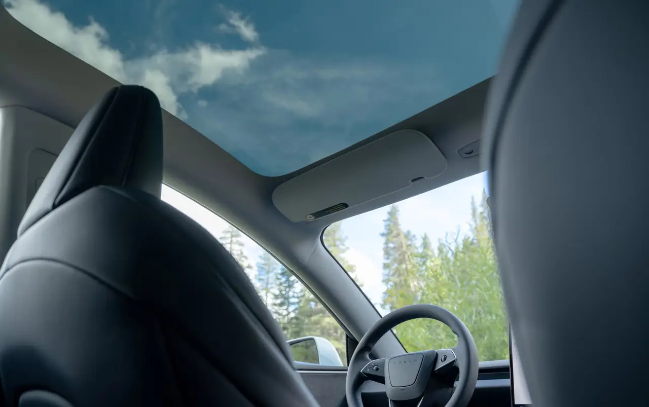 Tesla Model 3 Performance 2026, intérieur — Monaco Super Car Rental, Monaco. Tesla Model 3 Performance in Monaco La location d'une Tesla Model 3 Performance à Monaco…