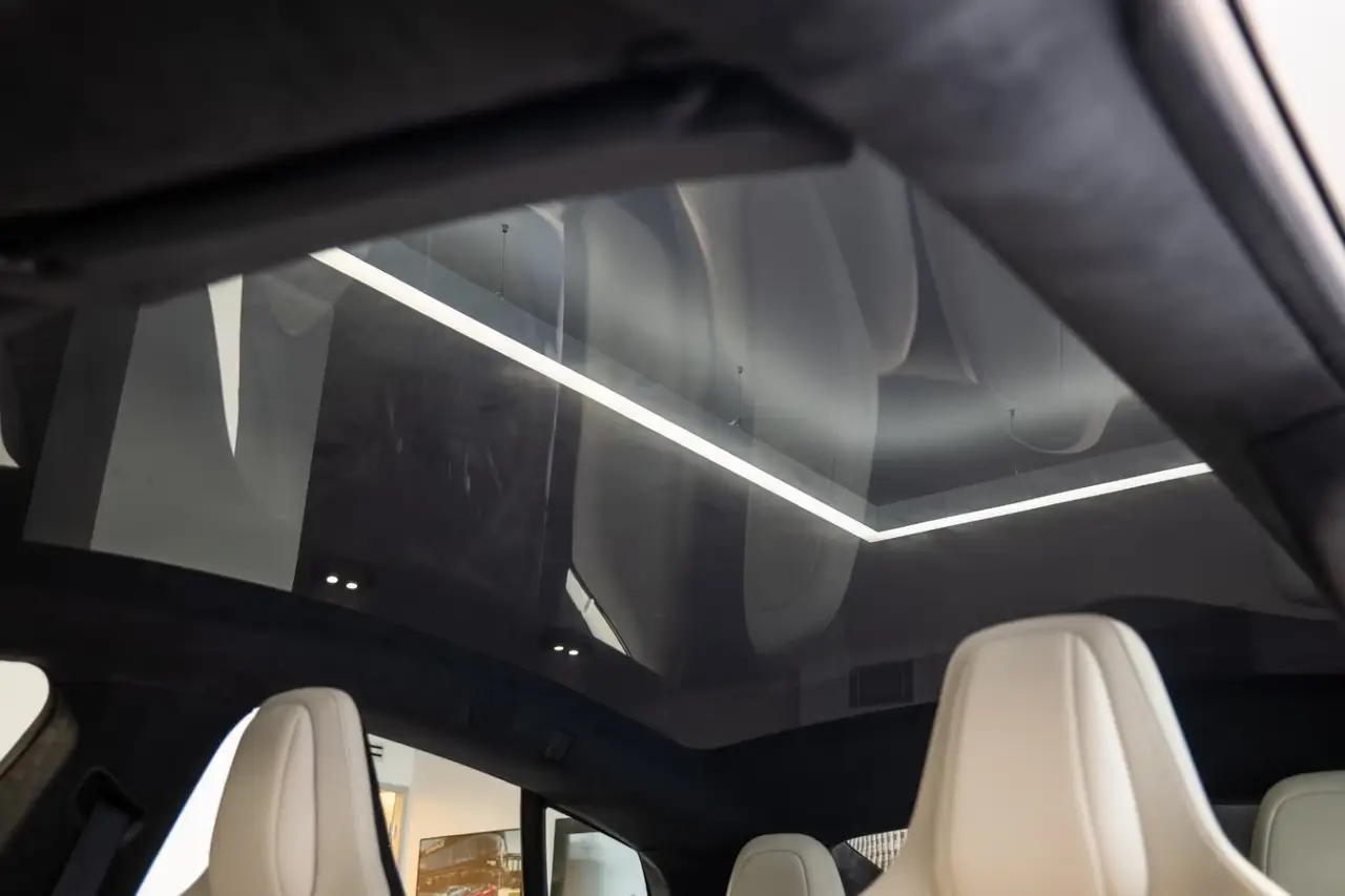 Tesla Model S Plaid 2025, extérieur — Monaco Super Car Rental, Monaco. Tesla Model S Plaid in Monaco La location d'une Tesla Model S Plaid à Monaco met à votre…